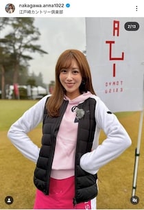 中川安奈アナ、ピンクの超ミニ×黒タイツのゴルフウェア姿　「めっちゃかわいい」ゴルフ場に女神降臨