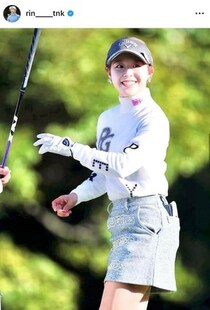 女子ゴルフの吉田鈴、ミニスカコーデでボウリング...ナイスプレー！　「かわいすぎにも程がある」