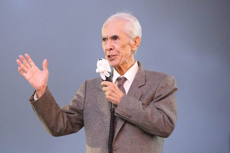 新宿駅東口で演説する又吉イエス氏。独特の主張が有名だった(2017年10月撮影)