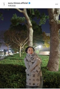 広瀬すず、「最近のオキニ」パーカー姿　フードかぶって...お茶目な表情の「激カワ」ショット