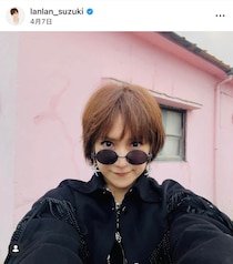 鈴木蘭々、前下がりボブスタイルの「激カワ」近影が話題に　「メガネも可愛い」「髪色も可愛い」