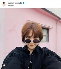 鈴木蘭々、前下がりボブスタイルの「激カワ」近影が話題に　「メガネも可愛い」「髪色も可愛い」