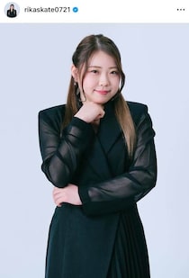 紀平梨花、真っ赤なトップス＆つやつや唇に釘付けショット　「なんて可愛いんだろう」「美しすぎます」