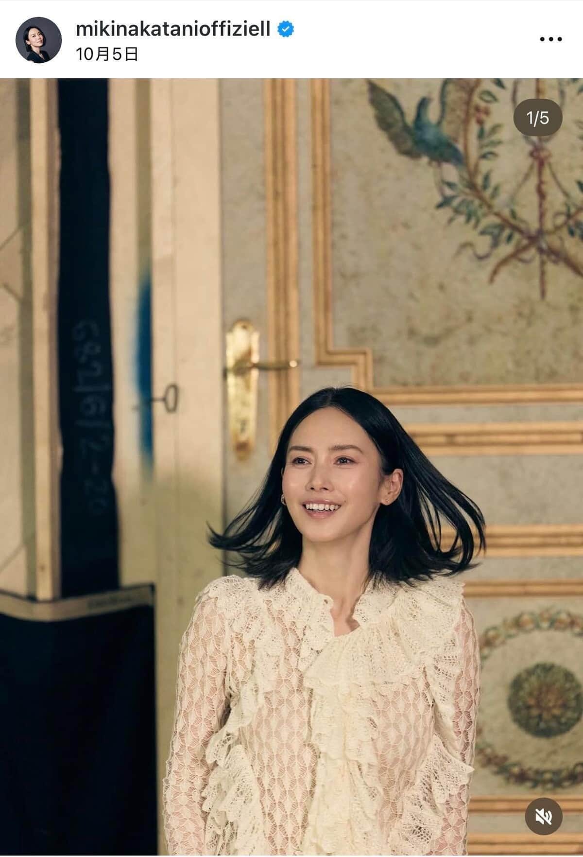 中谷美紀、神々しすぎるホワイトコーデで変わらぬ美貌 年上夫と