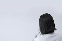 隣人の「気になるなら切ったら？」にア然　放置された畑が自宅を侵食！雑草と虫に苦しむ家主の苦悩