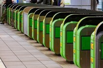 「危険撮り 迷惑撮り 増えてます！！」JR東日本、ポスター掲出で訴え　駅係員への暴力・暴言にも注意喚起