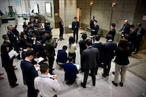 元パイロット幕僚長、手袋に「冷静・厳格」　小泉防衛相がXに写真公開、レーダー照射でも任務遂行の自衛官を「改めて誇りに」