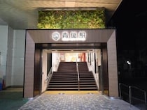 青砥駅で天井材「一部が落下」、ケガ人なしも完全撤去　京成電鉄は謝罪「落下防止措置が十分でなかった」