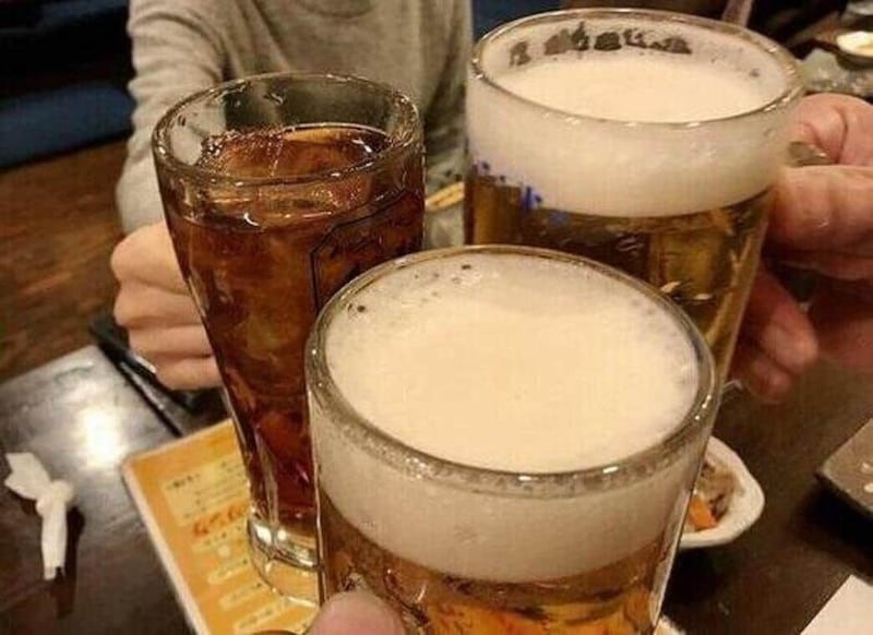 「酒のツマミになる話」は、お酒を飲みながら展開するトークが人気だった（写真はイメージ）