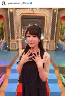 浅野ゆう子、相変わらずダンディ...元オリックス監督と「同級生」2ショット　「正に美男美女」話題に