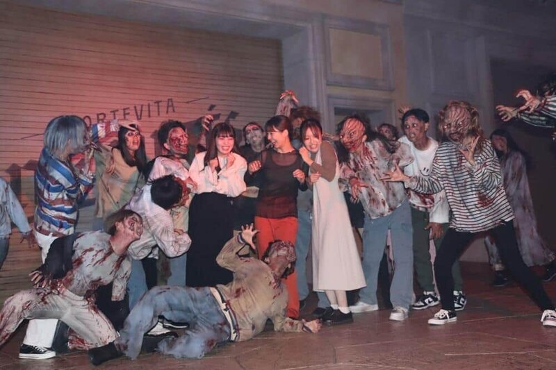 「イマーシブ・フォート東京」では、客が物語の世界観に没入できた。ハロウィーン企画ではゾンビが大量発生