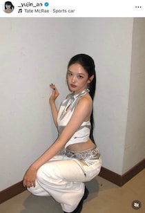 IVE・ユジン、ミニ丈ワンピ×透け感タイツのコーデで「激カワ」　唇に手を添え...色っぽ表情にドキっ