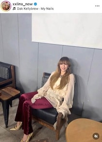 「MAX」LINA、膝上ミニスカ×透け感タイツで神スタイルにドキっ　「永遠に可愛い」「全身かわいいー」