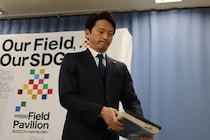 荒れる会見...斎藤元彦知事は「真摯に受け止め」「適正、適法」ばかり　外では「斎藤辞めろ」の声、混乱の1年