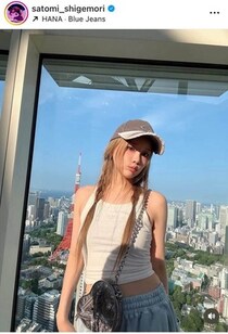 重盛さと美37歳、色気ダダ漏れチューブトップでギャル風に　ウインク＆舌ペロショットで「激カワ」
