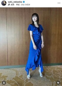 高岡早紀52歳、色気ダダ漏れノースリーブ姿...グラスを手に　「娘のバースデーディナー」家族で祝う