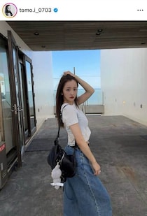 板野友美、色気ダダ漏れキャミワンピ姿が「激カワ」...ドリンクを手に　「夏終わっちゃったの？」