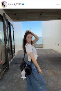 板野友美、色気ダダ漏れキャミワンピ姿が「激カワ」...ドリンクを手に　「夏終わっちゃったの？」