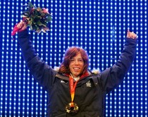 スノボ界のレジェンド、赤髪ロン毛から雰囲気変わって...でも変わらずイケメン　平野歩夢と2ショット