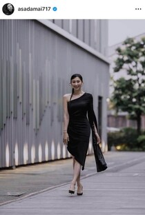 浅田舞37歳、超ミニ×透け感タイツで神スタイル炸裂　「めっちゃ可愛いブラックコーデ」大絶賛