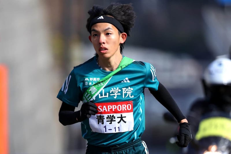 箱根駅伝で往路5区を疾走する青山学院大の黒田朝日選手（写真：アフロ）