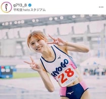 美女陸上ハードル中島ひとみ、ミニ丈×コートの冬コーデで「激カワ」ドキっ　美女オートレーサーと2ショット