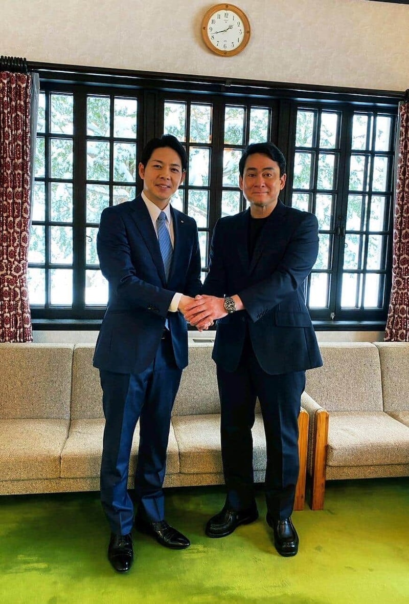 「鈴木知事と共闘」する野口健氏（写真は野口氏のXから）