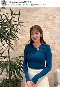 元NHK中川安奈アナ、膝上ミニスカ×ヒールのフォーマルなコーデで...色気にドキっ　「美しすぎます」