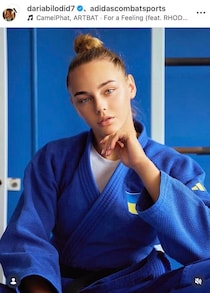 ウクライナ美女柔道・ビロディド、ピンクのミニワンピで異次元の美しさ　柔道着姿と雰囲気変わって