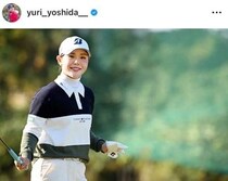 女子ゴルフの吉田優利、初の猫カフェへ　おやつをあげて満喫中...笑顔ダダ漏れショット