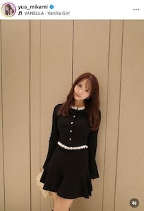 三上悠亜、白ミニスカのコーデでかわいさ限界突破　「色気やばすぎ」「ビジュ最高」神スタイル