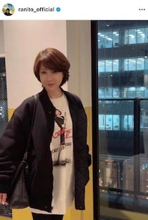 伊藤蘭、清楚な白ワンピースでステキすぎ...異次元の美オーラダダ漏れ　「可愛い～」「ドキッ」ファン悶絶