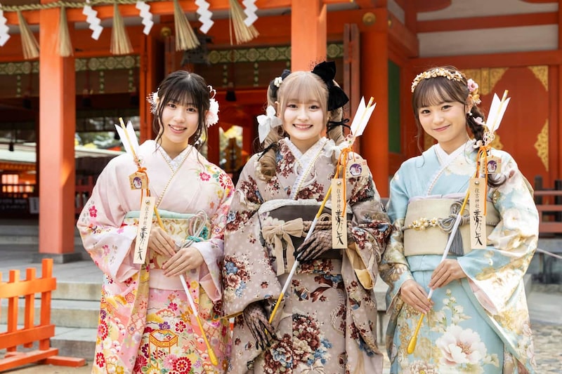 HKT48の新成人は「Irreplaceable世代」。左から山川万里愛（まりあ）さん、石橋颯（いぶき）さん、山川万里愛（まりあ）さん（c）Mercury