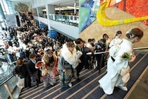 「二十歳」祝う集いでも酒はNG、コンビニの棚にブルーシート　横浜市が周辺50店舗に販売自粛要請の理由