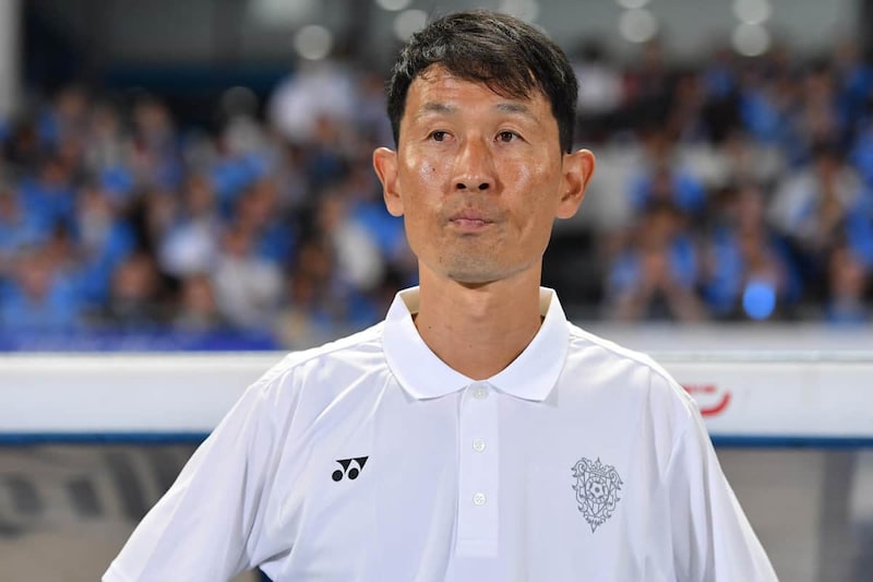 アビスパ福岡と契約を解消した金明輝監督。コンプラ違反が問題になった（写真：アフロ）