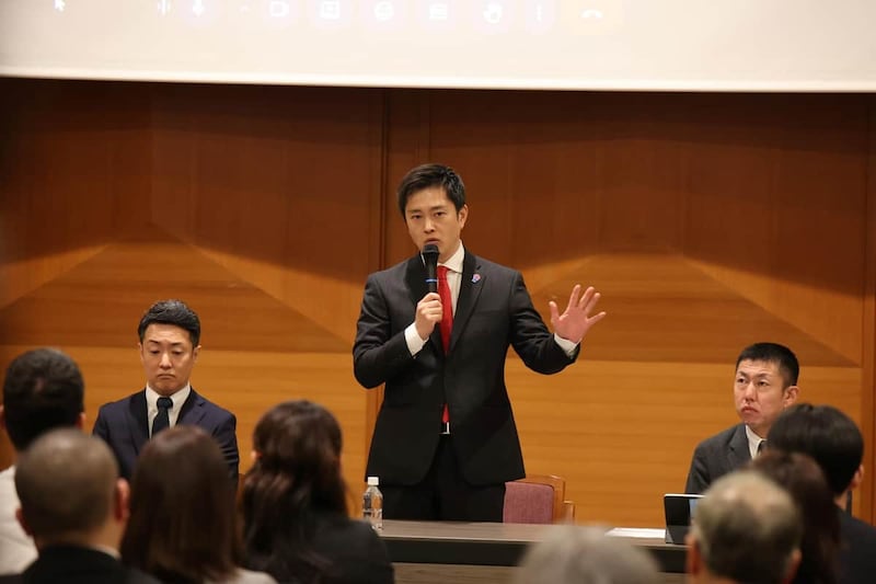 ダブル選を表明した吉村洋文大阪府知事（1月15日、大阪市）