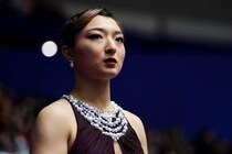 フィギュア坂本花織、クールでかっこよすぎ！黒ジャケットのモノトーンコーデ　リンクの上と雰囲気変わって