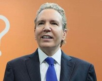 「あざ丸水産」「了解道中膝栗毛」「やばたにえん」進化系ネオダジャレ流行...デーブ・スペクターが放った新作は