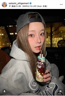 重盛さと美、ただただ美しい砂浜でのショット...色気にドキっ　「ますます綺麗に」「スーパー可愛い！！」