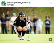 女子ゴルフの菅沼菜々、ミニスカ×Tシャツで「激カワ」ファンミのオフショット　ラウンド中と雰囲気変わって