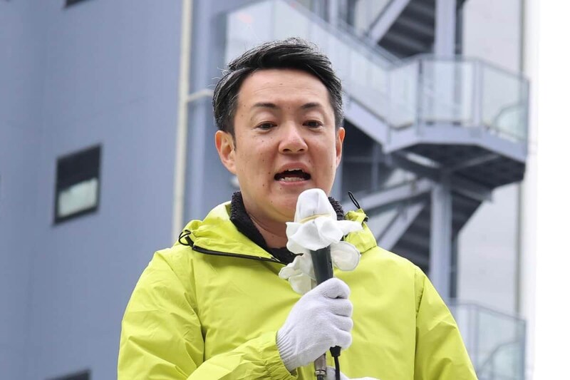 演説する横山英幸・前大阪市長(1月26日、大阪市北区)