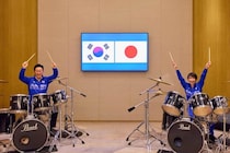 BOØWYのドラマー、高市首相のドラム動画を罵倒　「舐めんなよ」「ポンコツ！！」