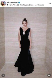 ミランダ・カー、膝上ミニワンピで色気ダダ漏れ...神スタイル炸裂ショット　夫は7歳年下イケメン超大物CEO