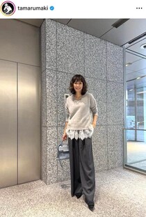 田丸麻紀、純白チューブトップドレス姿で色気ダダ漏れショット　「お美しいです」すらり神スタイル