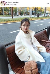 サッカー堂安律の美人妻・明松美玖、シンプルなジャケットのコーデもステキ大絶賛　「可愛いーー」