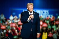 「トランプ氏の最大の懸念になっている」エプスタイン文書がもたらす打撃　黒塗り部分多く晴れない疑惑