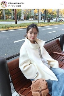 サッカー堂安律の美人妻・明松美玖、シンプルなジャケットのコーデもステキ大絶賛　「可愛いーー」