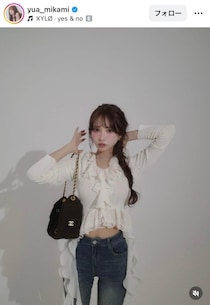 三上悠亜、ミニ丈×ブーツの冬私服コーデで「激カワ」ショット　「オーラすごい」「めちゃくちゃ美しい」