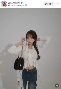 三上悠亜、ミニ丈×ブーツの冬私服コーデで「激カワ」ショット　「オーラすごい」「めちゃくちゃ美しい」