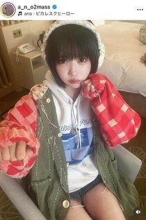 あのちゃん、フリルのミニ丈ワンピで「激カワ」ドキっ　イルミネーションをバックに...片足上げポージング